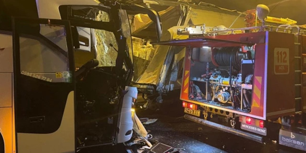 Osmaniye'de yolcu otobüsü tıra çarptı! 1 ölü 6 yaralı