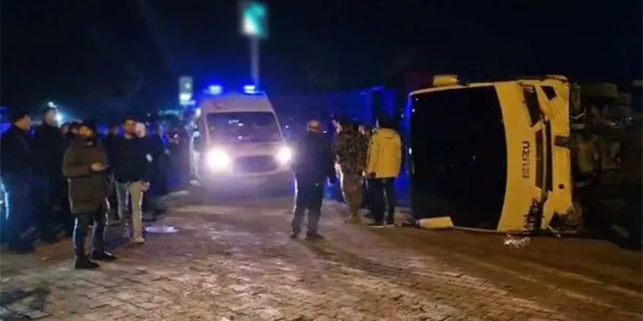 Çevik kuvvet midibüsü devrildi! 11 polis yaralı