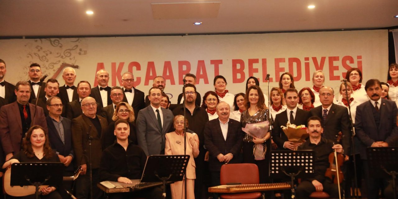 Trabzon Akçaabat'ta sanat dolu gece! Halka açık konser verildi