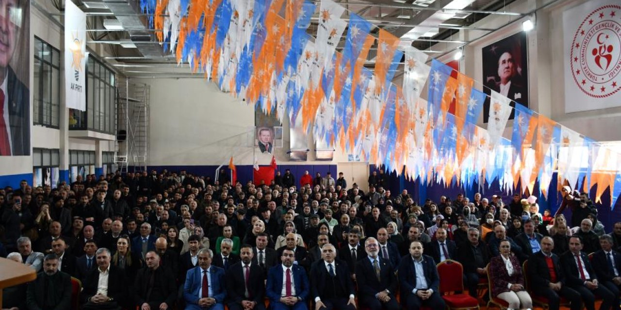 Ak Parti Ardahan'da Belediye başkan adaylarını tanıttı