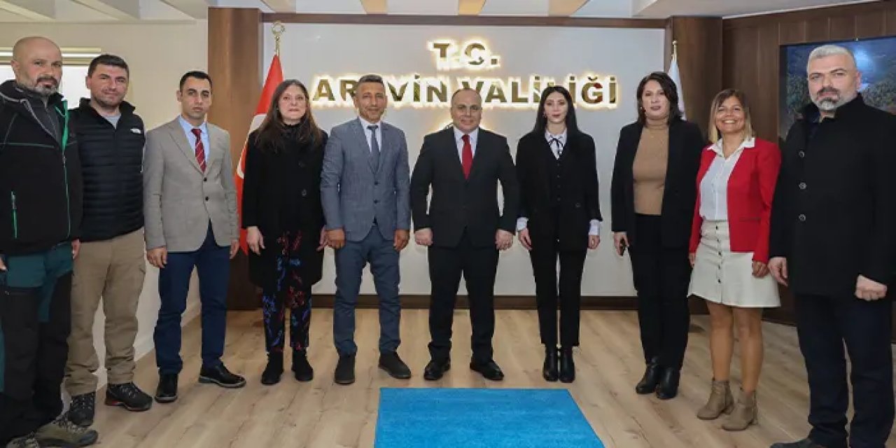 Türk Hava Kurumu Artvin Şubesi Vali Ünsal'ı ziyaret etti