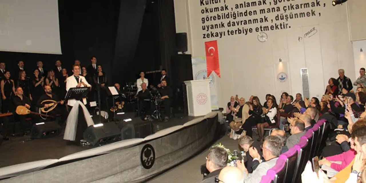 Trabzon'da zamansız şarkılarla nostalji yaşattılar