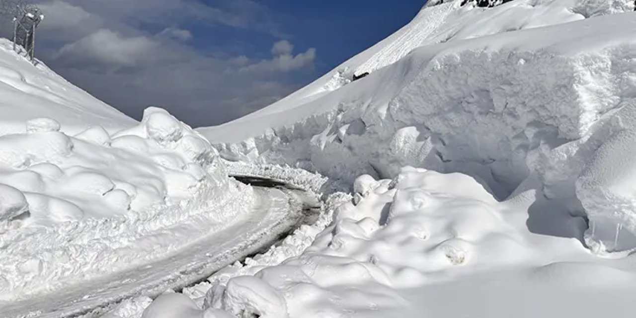 Artvin'de kar yağışı etkili olmuştu! Kapanan yollar için çalışmalar sürüyor