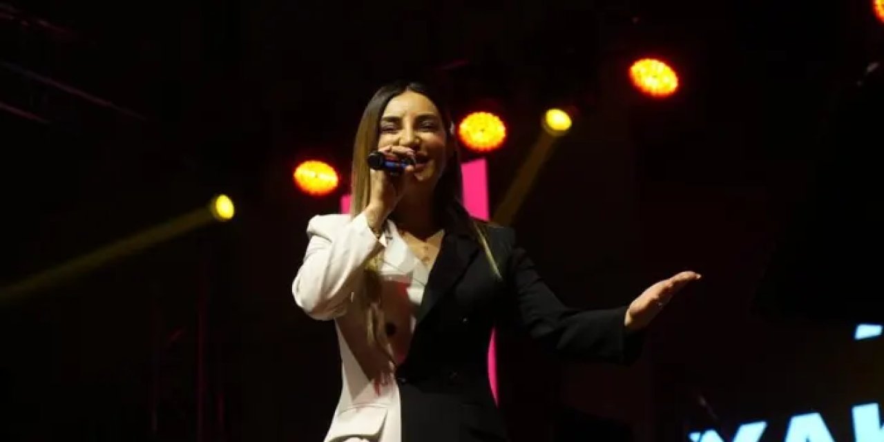 Bayburt'ta "Kurtuluş Gecesi" etkinlikleri Aysel Yakupoğlu konseriyle devam etti