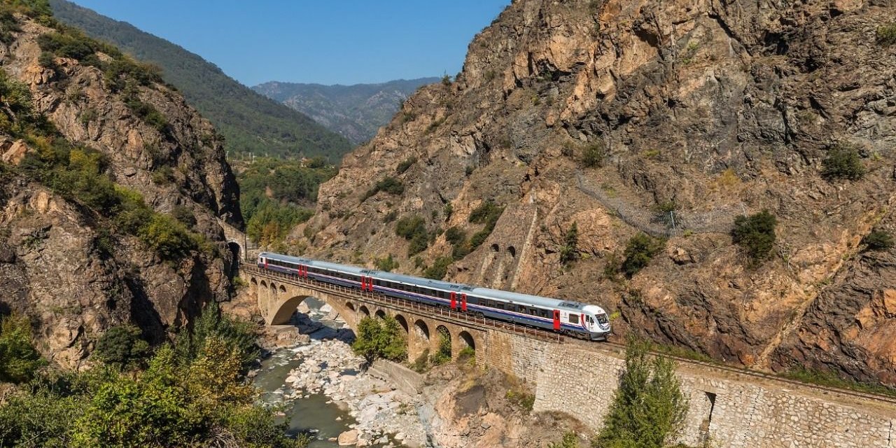 Karadeniz'e turistik tren turu başlıyor! Trabzon ise...