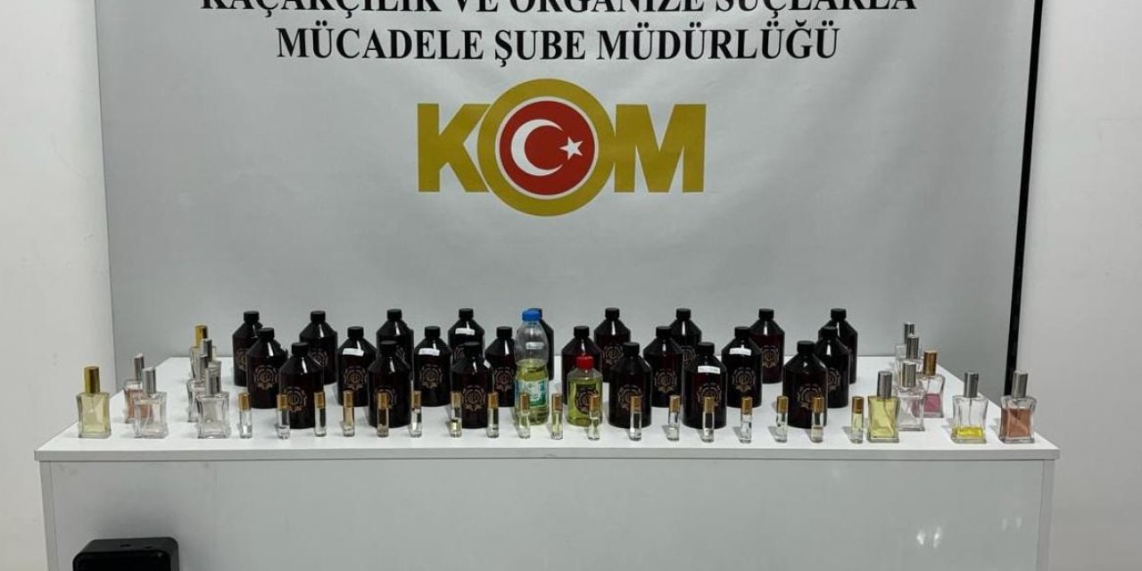 Samsun'da gümrük kaçağı parfüm satmaya çalışan 3 şüpheli yakalandı