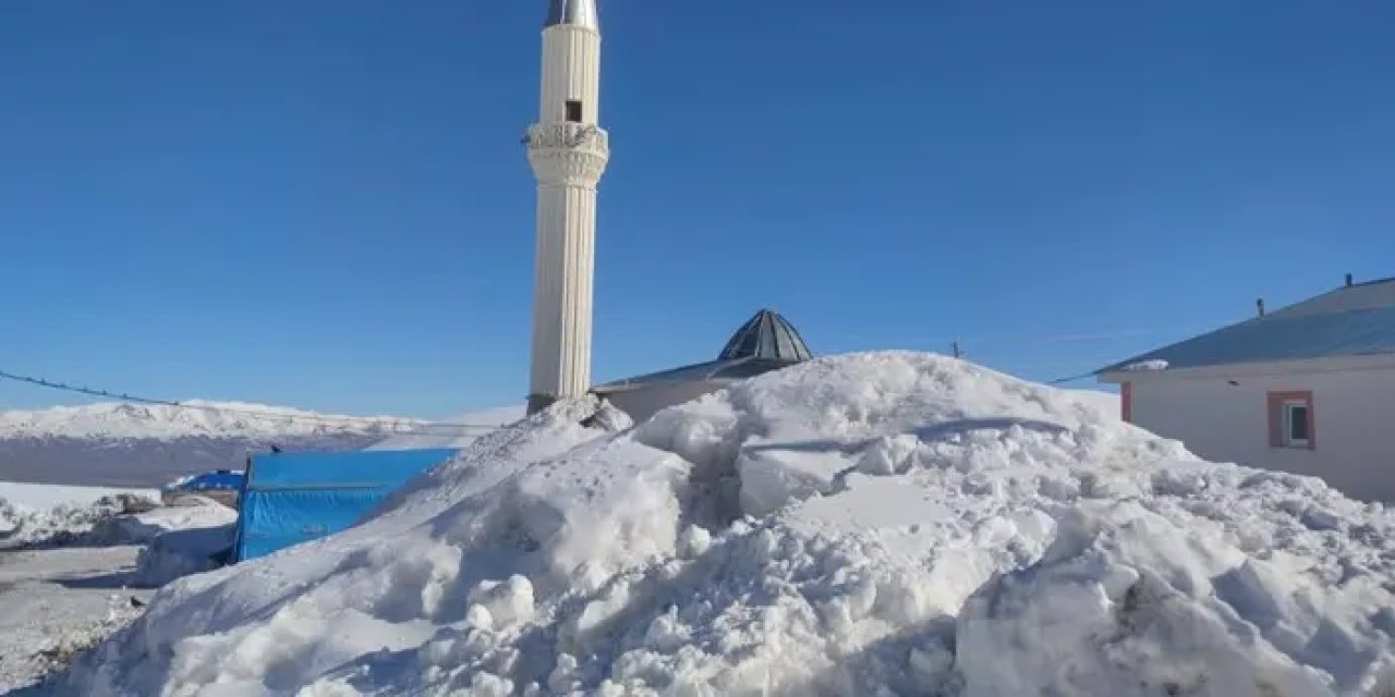 Erzurum'da kar kalınlığı 3 metreyi buldu