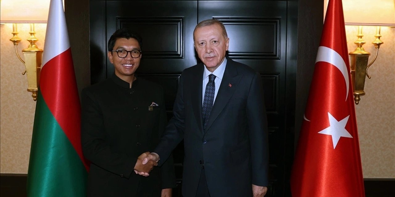 Cumhurbaşkanı Erdoğan Madagaskar Cumhurbaşkanı Rajoelina ile görüştü