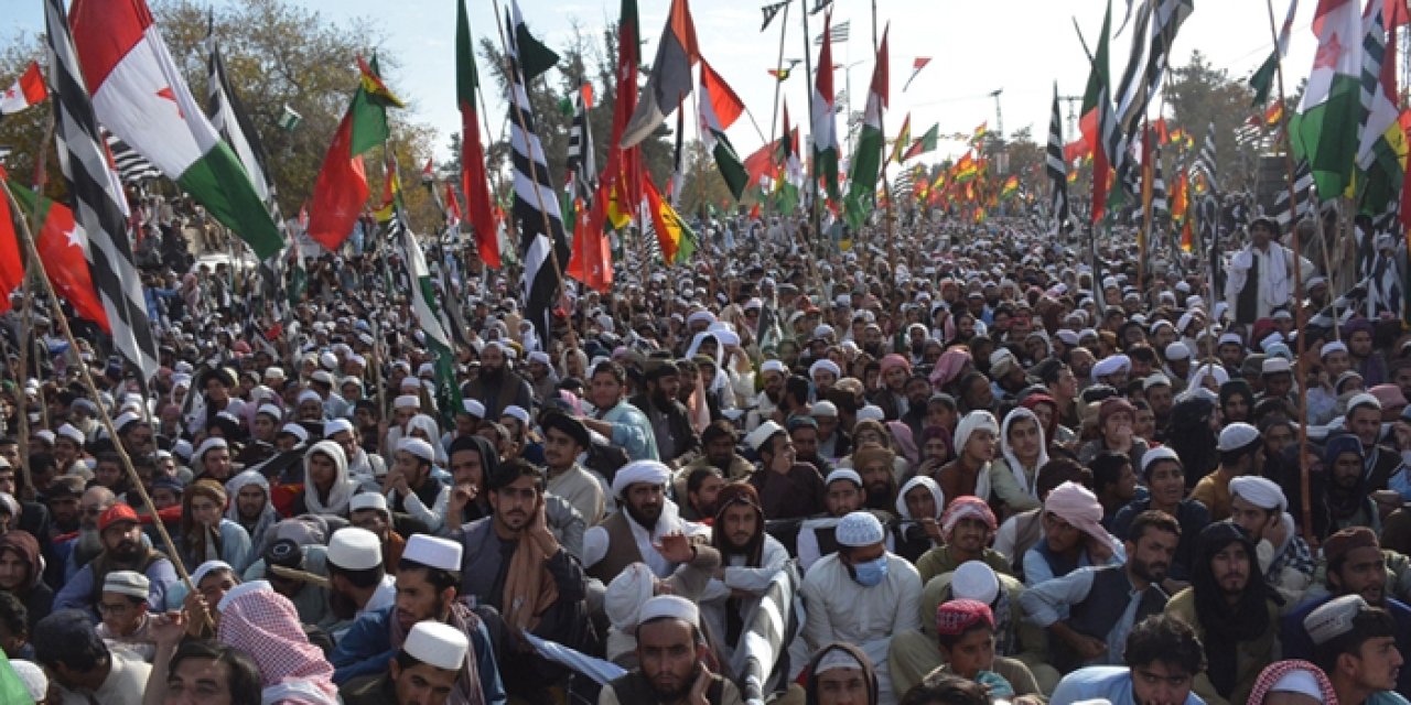 Pakistan’da seçim protestoları sürüyor