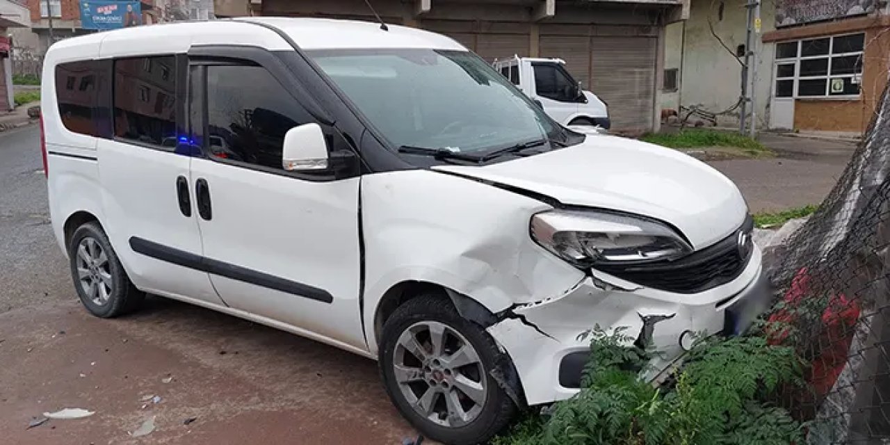 Samsun'da hafif ticari araç ile otomobil çarpıştı! 1 kişi yaralandı