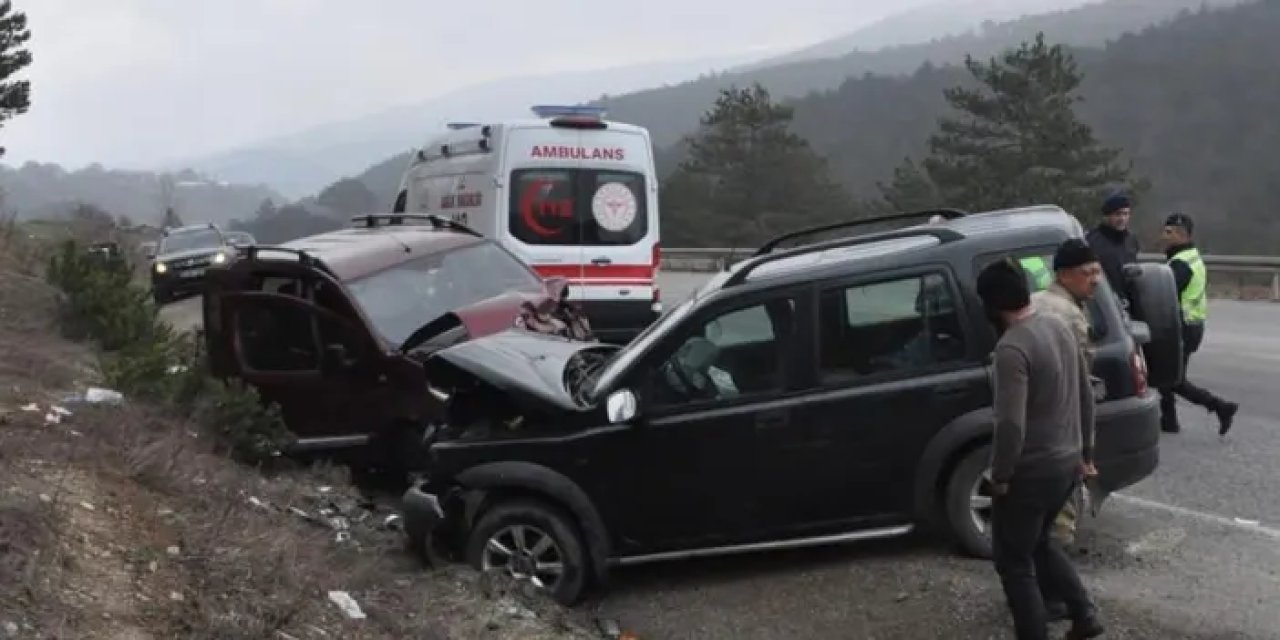 Bolu'da ciple ticari araç çarpıştı! 4 yaralı var