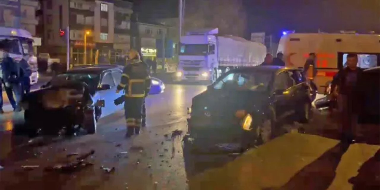 Samsun'da 3 araçlı feci kaza! 5 kişi yaralandı