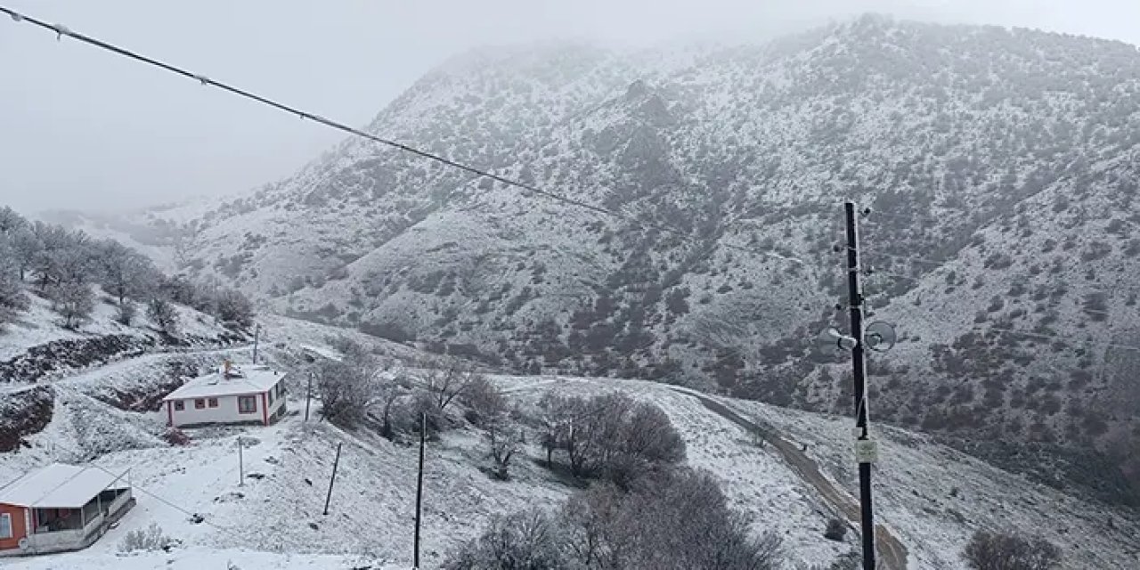 Malatya'da kar yağışı beyaza bürüdü