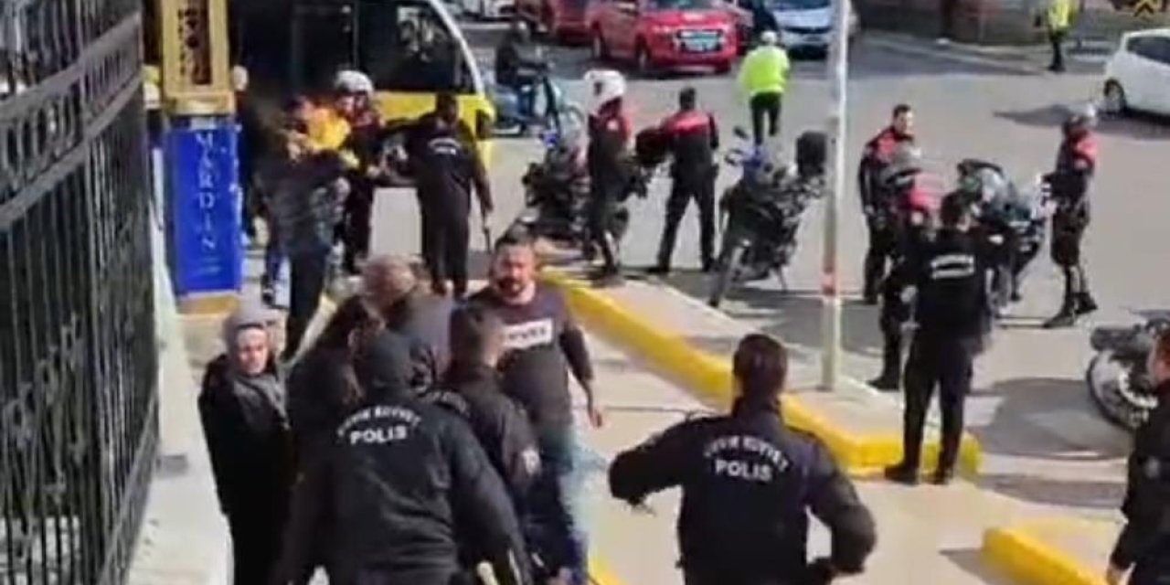 Mardin'de adliye önünde silahlı ve bıçaklı kavga! 10 yaralı