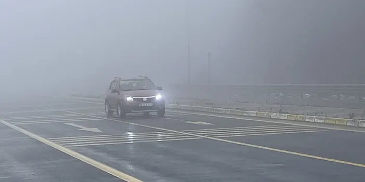 Bolu Dağı'nda sis etkili oldu! Görüş mesafesi 35 metreye düştü