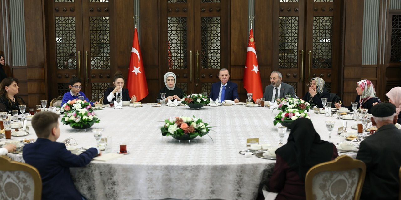 Cumhurbaşkanı Erdoğan, şehit aileleri ile iftar programında bir araya geldi