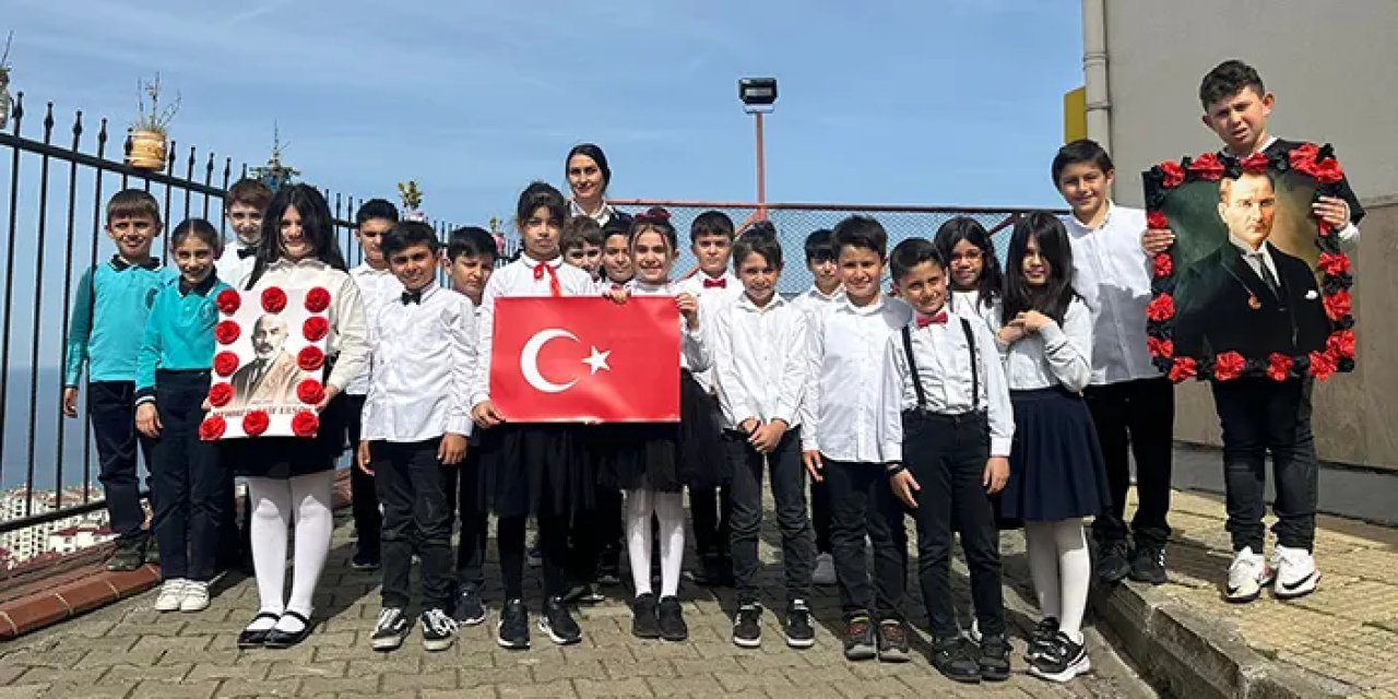 Trabzon Soğuksu İstiklal İlkokulu’ndan anlamlı program! İstiklal Marşı ve Mehmet Akif Ersoy
