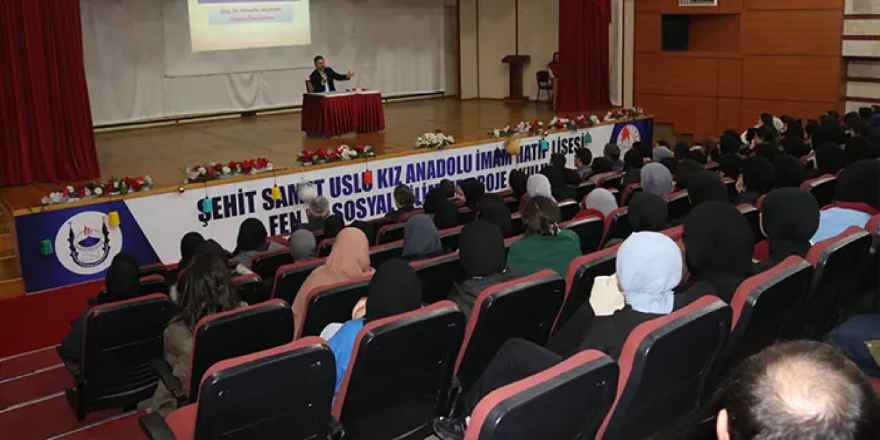 Akçaabat'ta Çanakkale Zaferi ve Şehitleri Anma Günü konferansı
