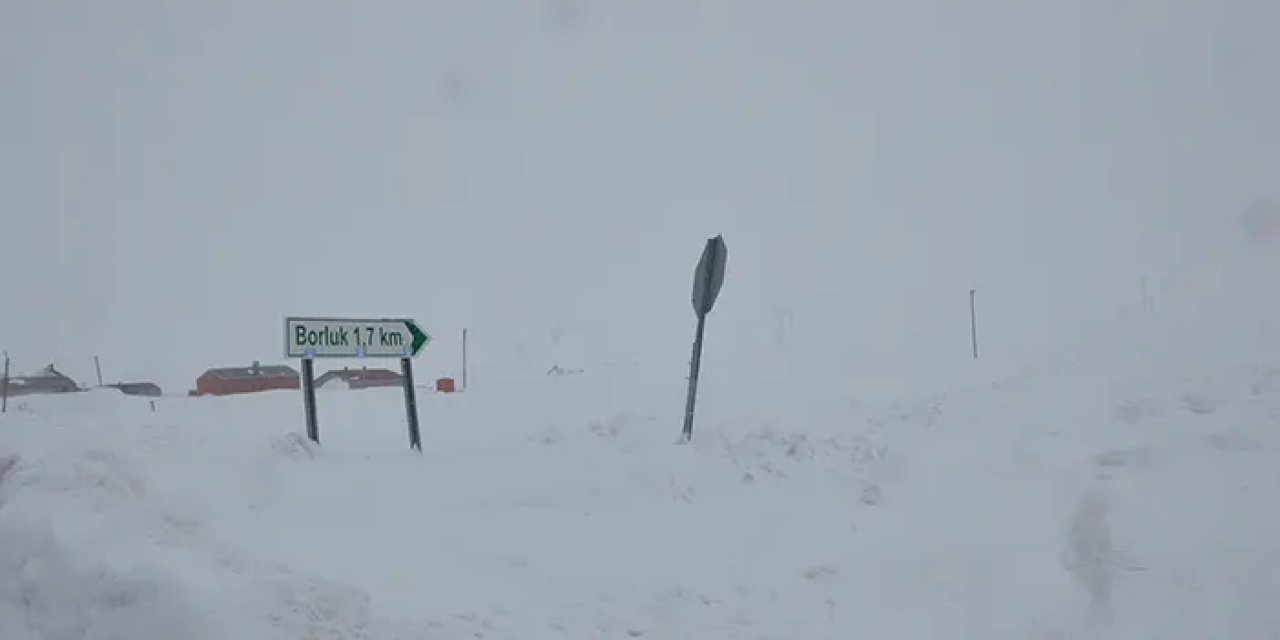 Kars'ta kar ve tipi etkili oldu! 47 köy yolu ulaşıma kapandı