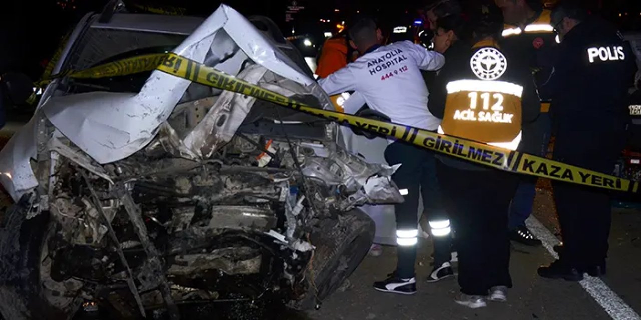 Antalya'da 3 araçlı trafik kazası! 3 kişi hayatını kaybetti