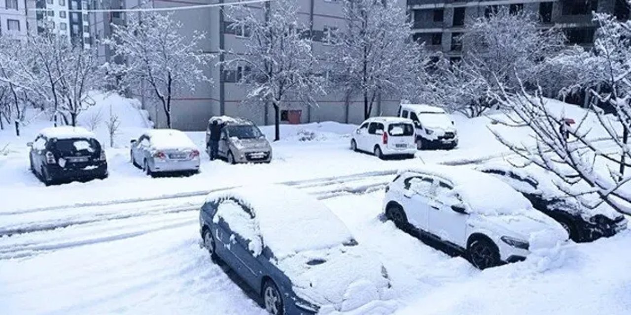 Bitlis'te kar etkisini sürdürüyor! Okullar tatil edildi