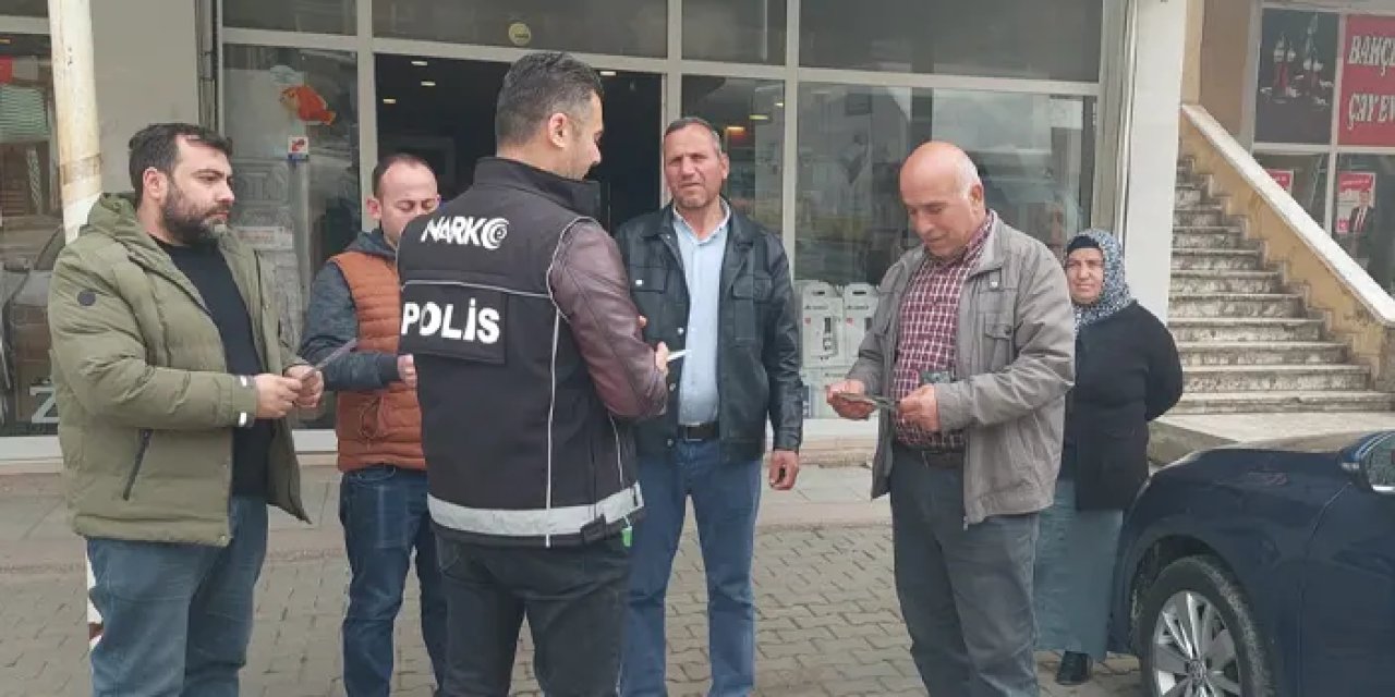 Samsun'da polisten vatandaşlara narkotik konusunda bilgilendirme