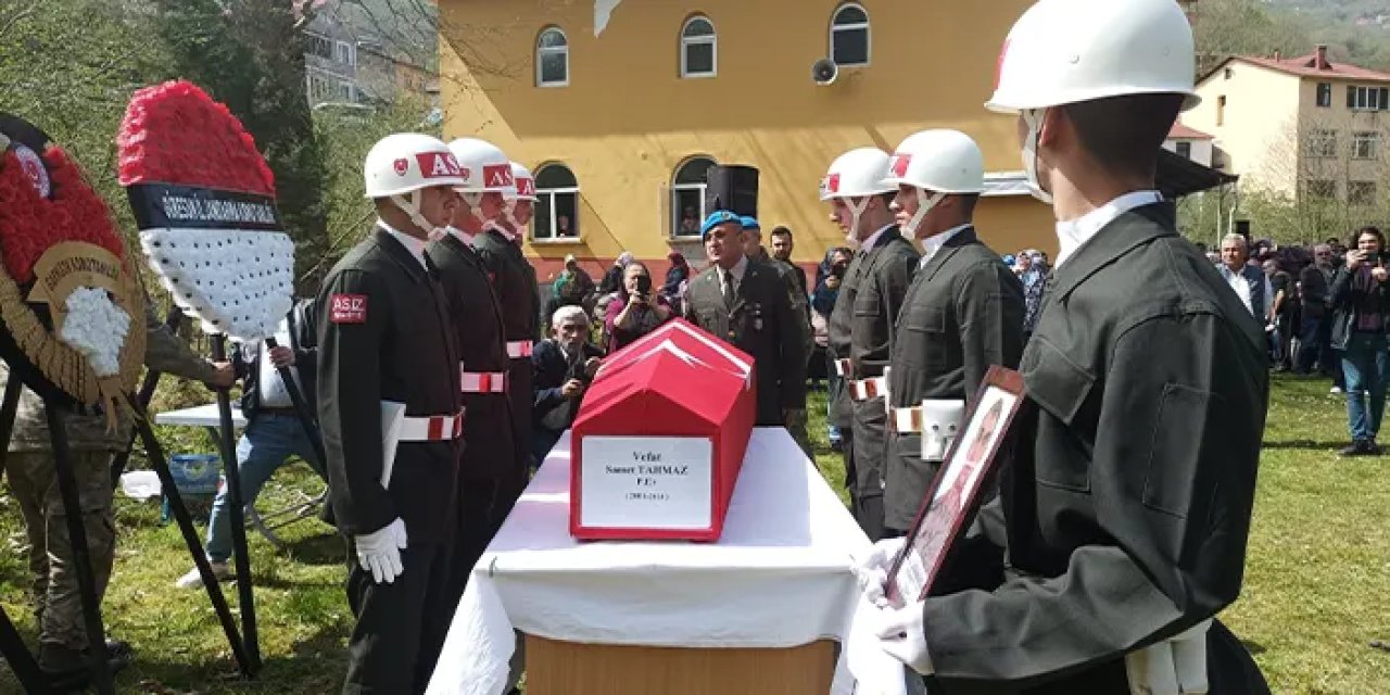 Askeri birliğinde yatağında ölü bulunan asker Giresun'da son yolculuğuna uğurlandı