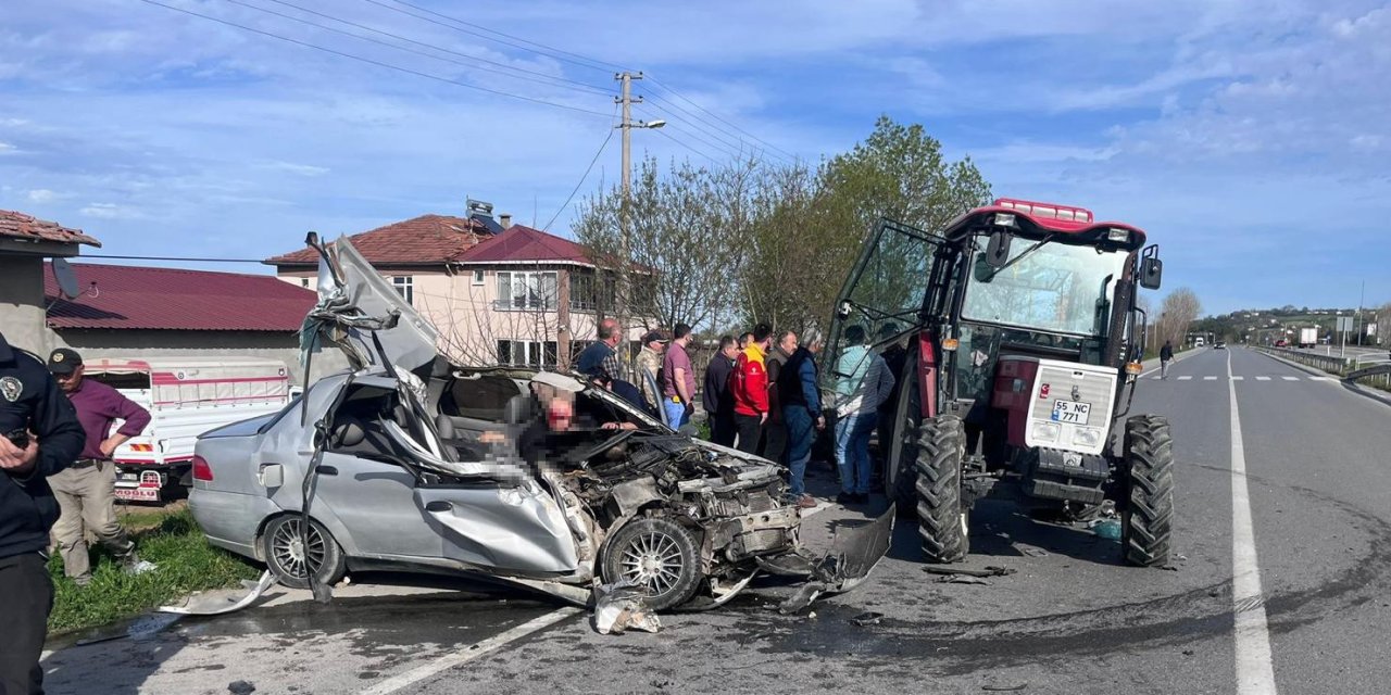 Samsun'da otomobil traktöre çarptı!1 ölü 1 yaralı