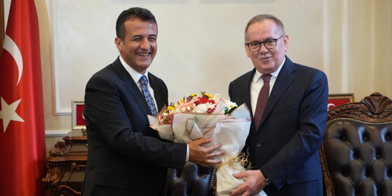 Samsun'da Büyükşehir Belediye Başkanı seçilen Halit Doğan, görevi devraldı