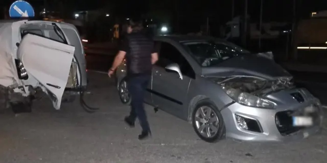 Bursa'da iki araç birbirine girdi: 9 yaralı var