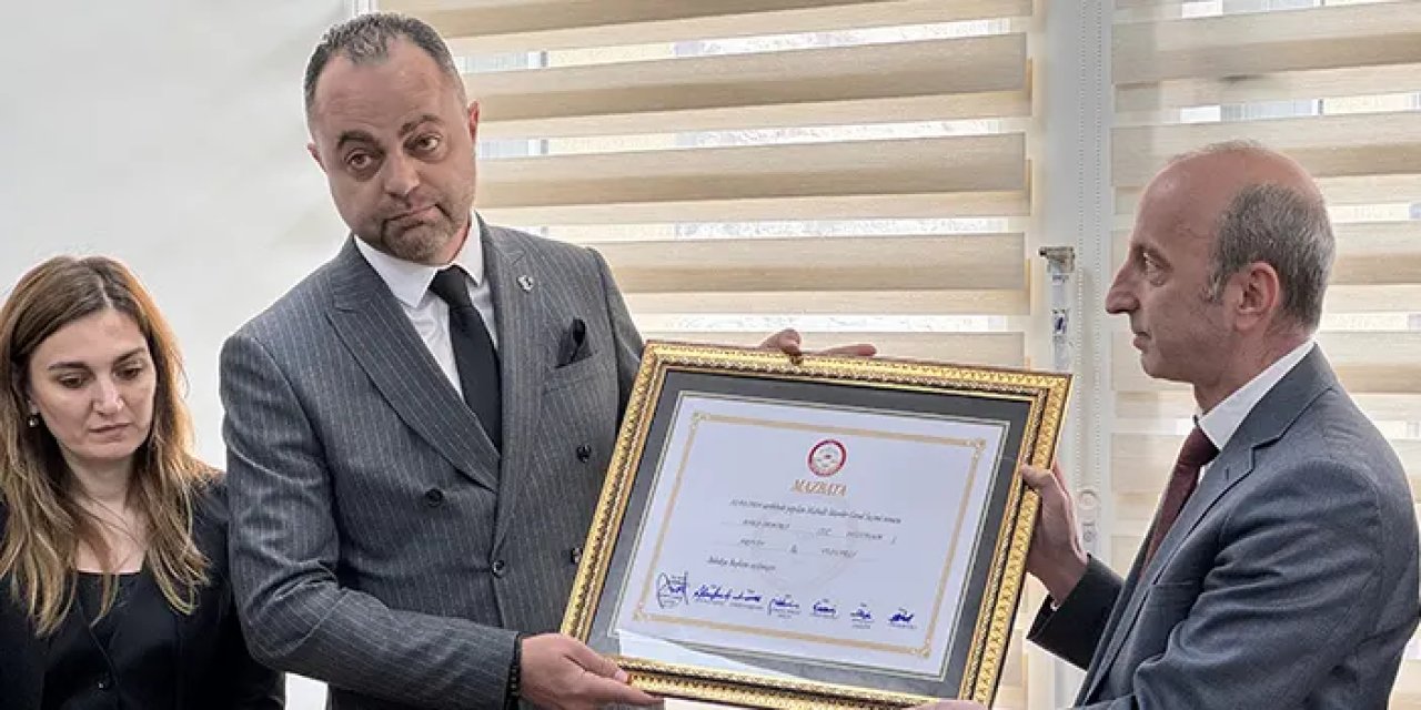 Yusufeli Belediye Başkanı Demirci mazbatasını aldı