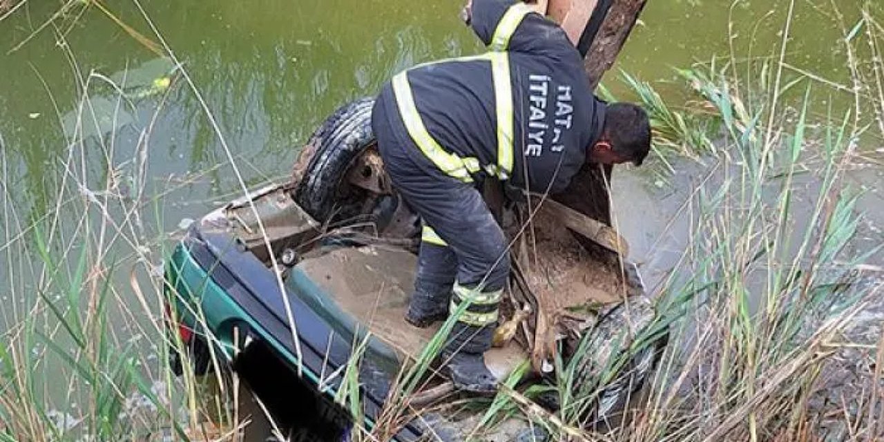 Hatay'da otomobil su kanalına devrildi! 2 ölü