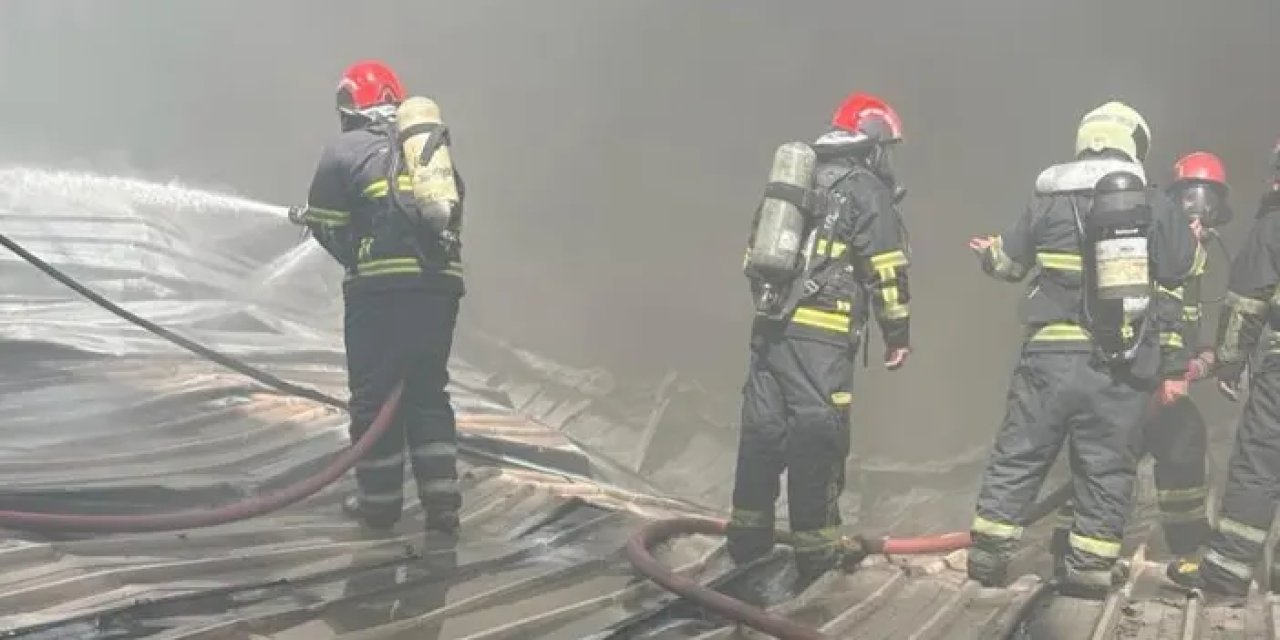 Şanlıurfa'da fabrika yandı! Etrafı duman bulutları kapladı