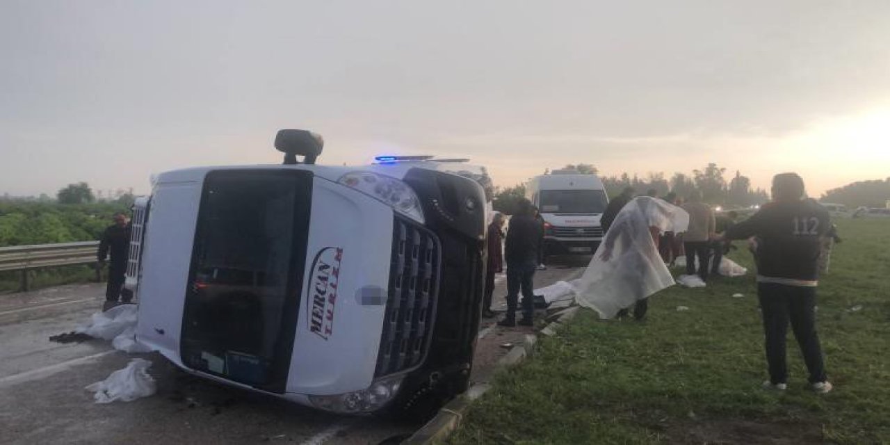 Adana'da yolcu minibüsü devrildi! 5 kişi yaralandı