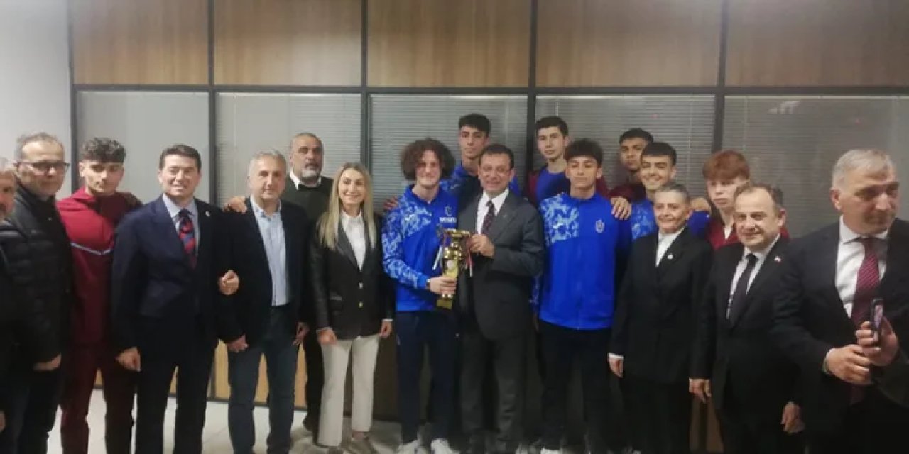 Ekrem İmamoğlu'ndan Türkiye şampiyonu olan Yavuz Sultan Selim Anadolu Lisesi'ne tebrik