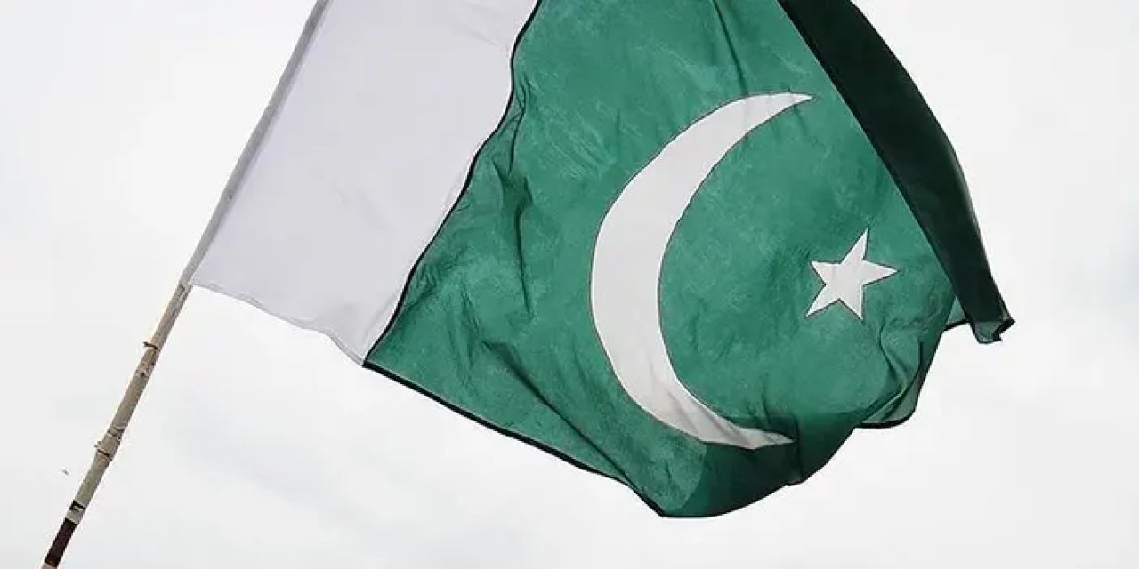 Pakistan'da yıldırım düştü! 25 ölü