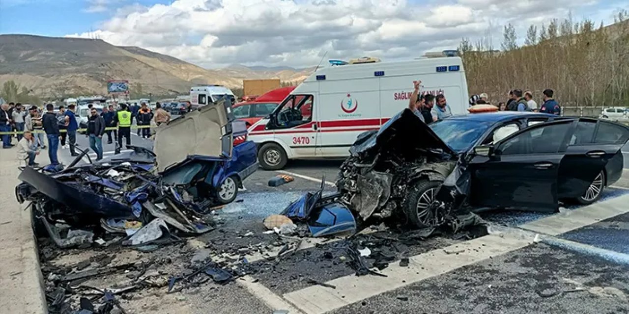 Malatya'da iki otomobil çarpıştı! 2'si ağır 8 yaralı