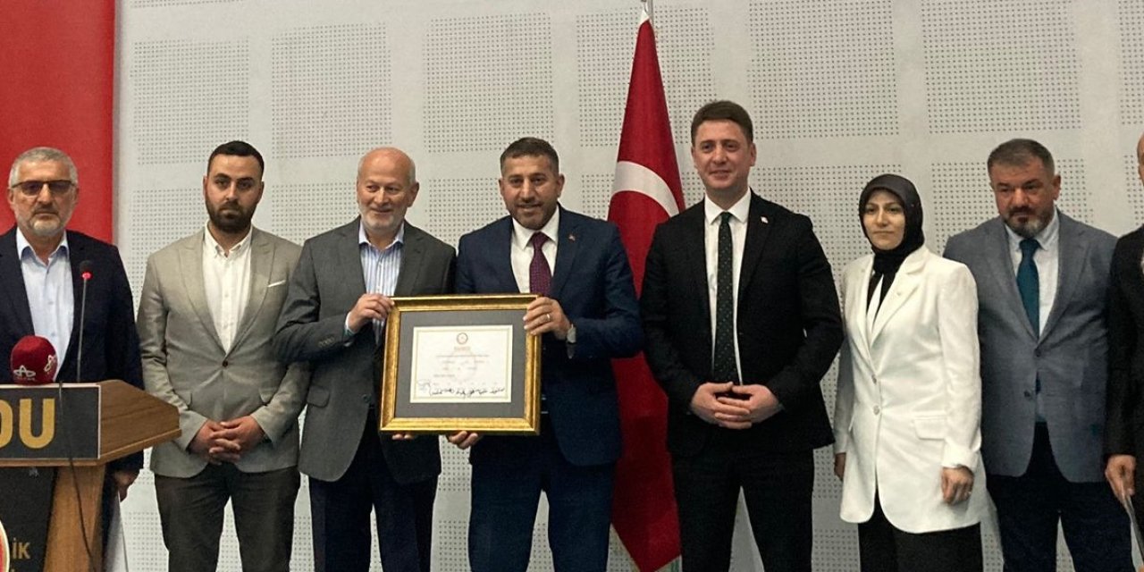 Ordu’nun Ulubey Belediye Başkanı İsa Türkcan 3. mazbatasını aldı