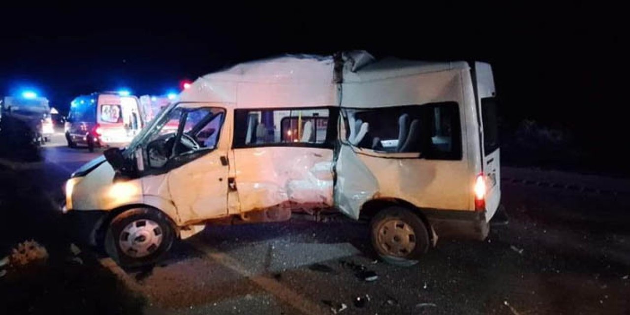 Samsun'da yolcu otobüsü minibüsle çarpıştı! 1 ölü var