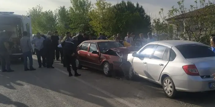 Samsun'da iki otomobil çarpıştı! 8 yaralı var