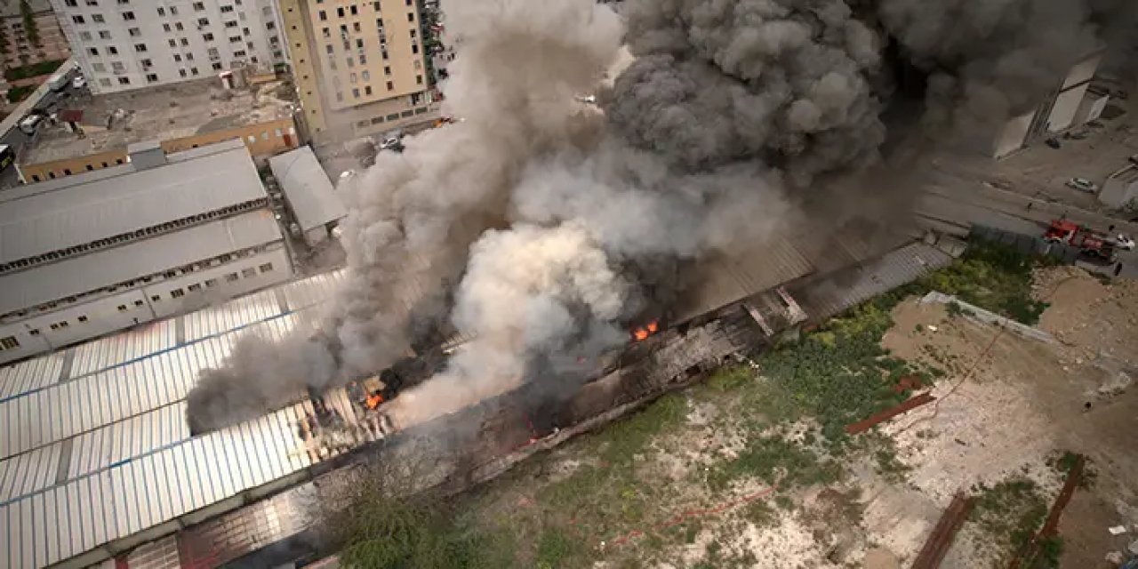 İstanbul'da fabrika yangını! Alevler dron ile görüntülendi