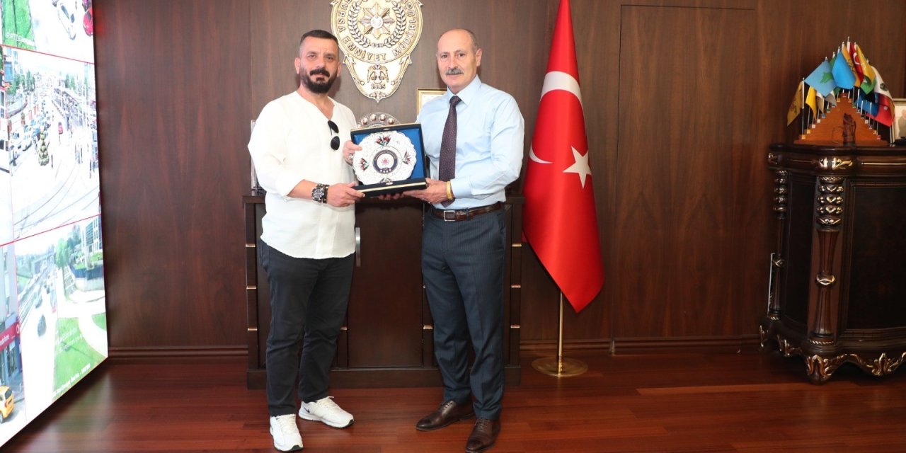 Şüpheliyi yakalayan Trabzonlu esnafa Emniyet Müdürü'nden ödül