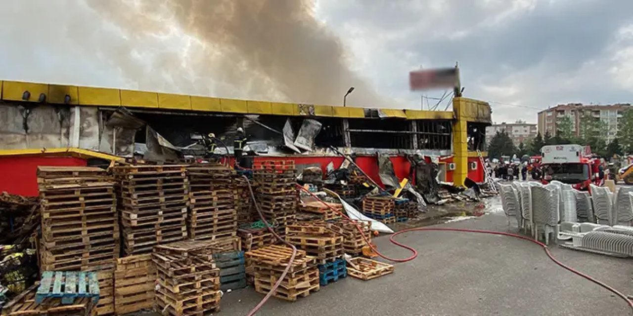 Kocaeli'de yangın 2 saatte kontrol altına alındı! Market küle döndü