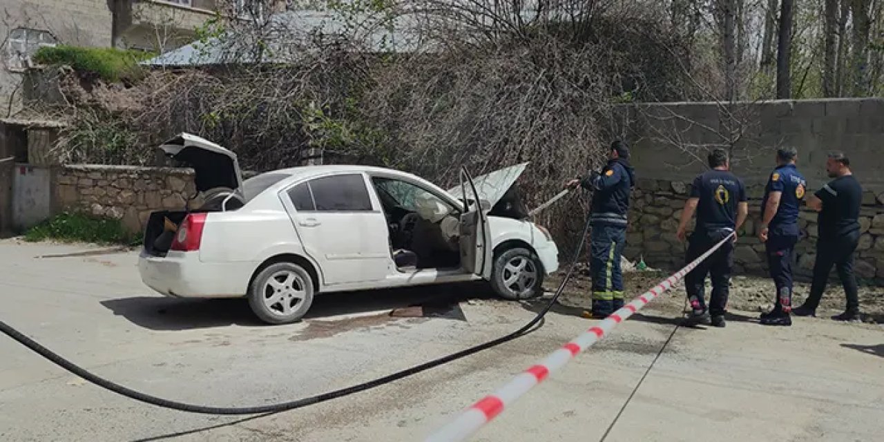 Van'da otomobil duvara çarptı! 3 yaralı