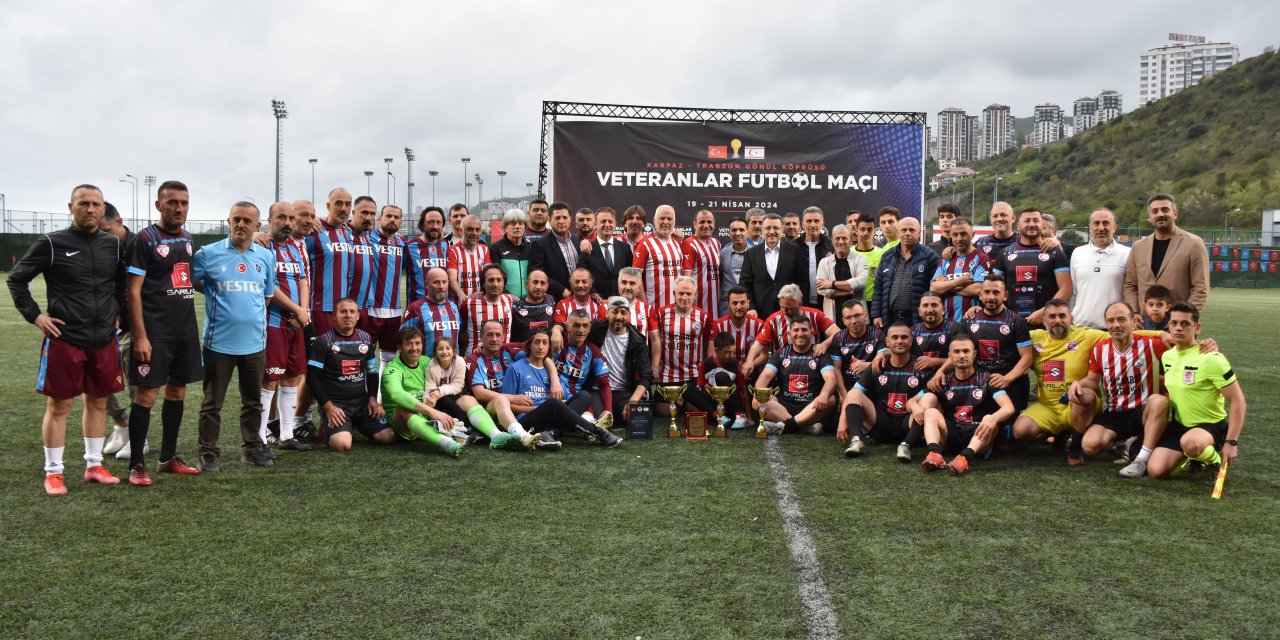 Trabzon'da düzenlenen  "Karpaz-Trabzon Gönül Köprüsü Veteranlar Futbol Maçı"nda dostluk kazandı