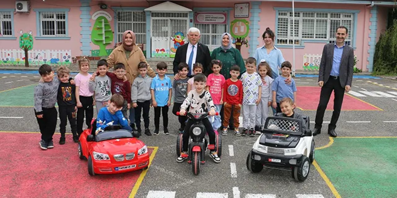 Trabzon'da Şehit Hüsnü Uyan Anaokulu öğrencilerine trafik eğitimi