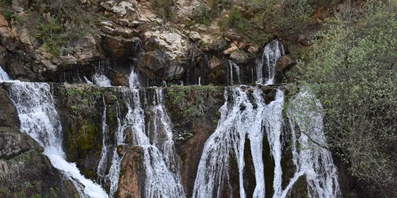Gümüşhane'deki Tomara Şelalesi'nde turizm sezonu açıldı