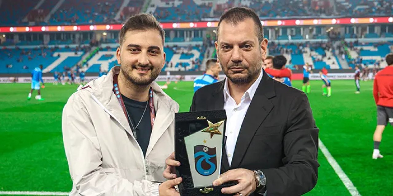 Trabzonspor Başkanı Doğan’dan Espor takımına plaket