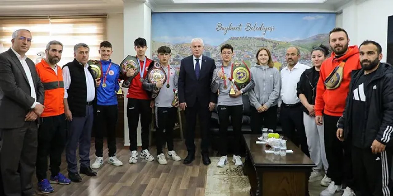 Bayburt'ta Başkan Memiş milli sporcuları makamında ağırladı