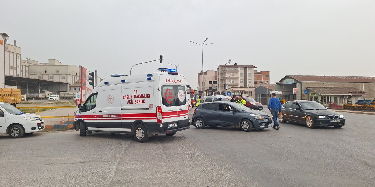 Samsun'da kamyonet otomobile çarptı! 1 yaralı